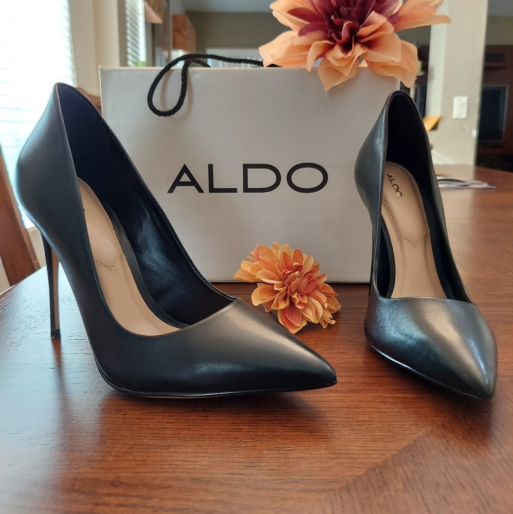 Aldo (cassedy)  black size 8 stiletto heels